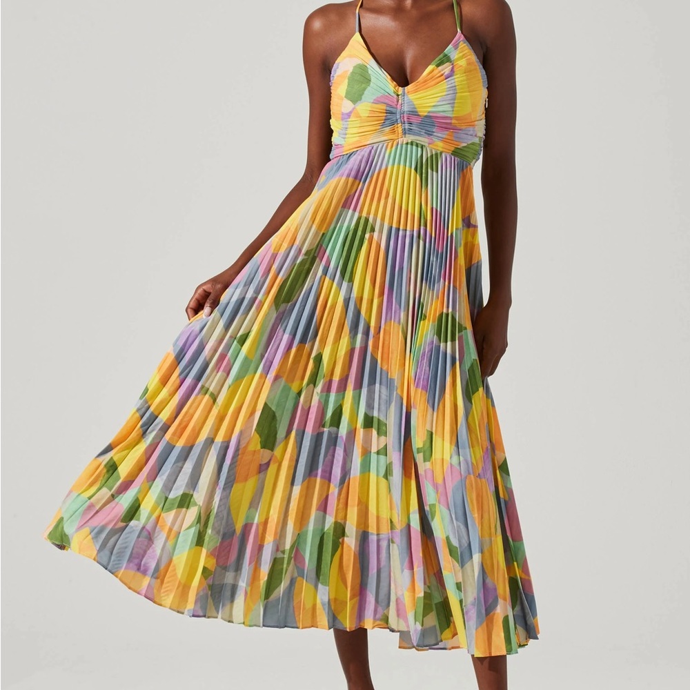 ASTR the Label BLYTHE FLORAL PLISSE MIDI DRESS